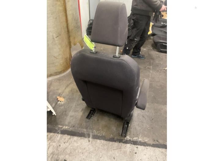 Stoel links van een Ford Transit Courier 1.5 TDCi 75 2017