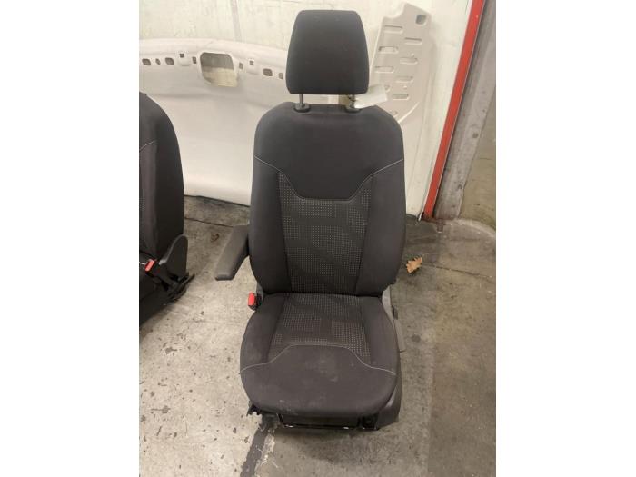 Stoel links van een Ford Transit Courier 1.5 TDCi 75 2017