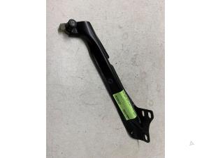 Gebruikte Schuifdeurrol rechts Ford Transit Courier 1.5 TDCi 75 Prijs € 40,00 Margeregeling aangeboden door Autodemontage van de Laar