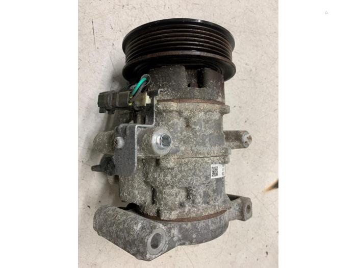 Gebruikte Pomp Airco Ford Transit Courier 1.5 TDCi 75 Prijs € 120,00 Margeregeling aangeboden door Autodemontage van de Laar