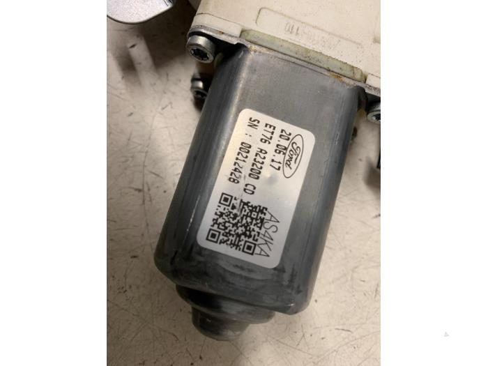 Ruitmechaniek 2Deurs rechts-voor van een Ford Transit Courier 1.5 TDCi 75 2017