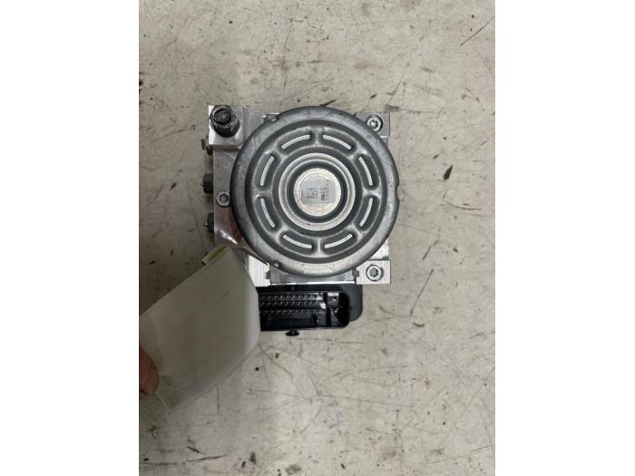 ABS Pomp van een Renault Express 1.5 dCi 75 2023