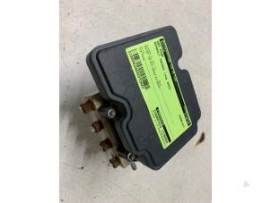 Gebruikte ABS Pomp Renault Twingo III (AH) ZE R80 Prijs € 275,00 Margeregeling aangeboden door Autodemontage van de Laar