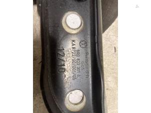 Gebruikte Motorkap Scharnier Volkswagen Polo V (6R) 1.2 TDI 12V BlueMotion Prijs € 20,00 Margeregeling aangeboden door Autodemontage van de Laar