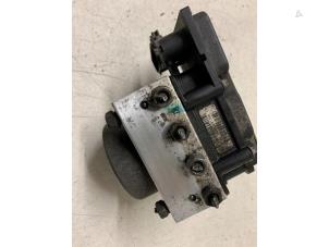 Gebruikte ABS Pomp Nissan Note (E11) 1.6 16V Prijs op aanvraag aangeboden door Autodemontage van de Laar