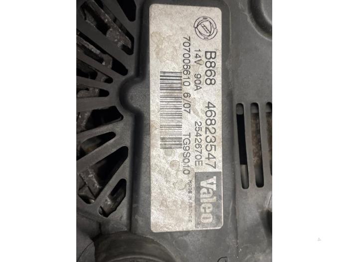 Gebruikte Dynamo Fiat Grande Punto (199) 1.3 JTD Multijet 16V VGT Prijs € 40,00 Margeregeling aangeboden door Autodemontage van de Laar