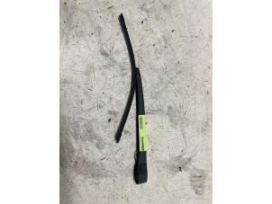 Gebruikte Ruitenwisserarm achter Volkswagen Tiguan (AD1) 2.0 TSI 16V 4Motion Prijs € 20,00 Margeregeling aangeboden door Autodemontage van de Laar