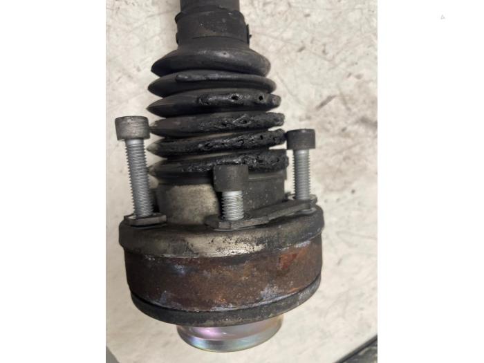 Aandrijfas rechts-achter van een Volkswagen Tiguan (AD1) 2.0 TSI 16V 4Motion 2018