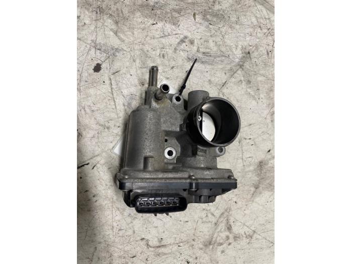 Gebruikte Gasklephuis Peugeot 108 1.0 12V Prijs € 50,00 Margeregeling aangeboden door Autodemontage van de Laar
