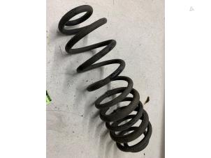 Gebruikte Veerschroef achter Ford Transit Courier 1.5 TDCi 75 Prijs € 30,25 Inclusief btw aangeboden door Autodemontage van de Laar