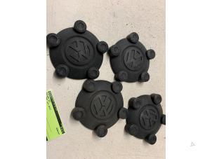 Gebruikte Wieldop set Volkswagen Caddy IV 1.4 TGI BlueMotion Prijs € 40,00 Margeregeling aangeboden door Autodemontage van de Laar