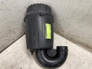 Gebruikte Luchtfilterhuis Peugeot Boxer (U9) 2.2 HDi 130 Euro 5 Prijs € 50,00 Margeregeling aangeboden door Autodemontage van de Laar