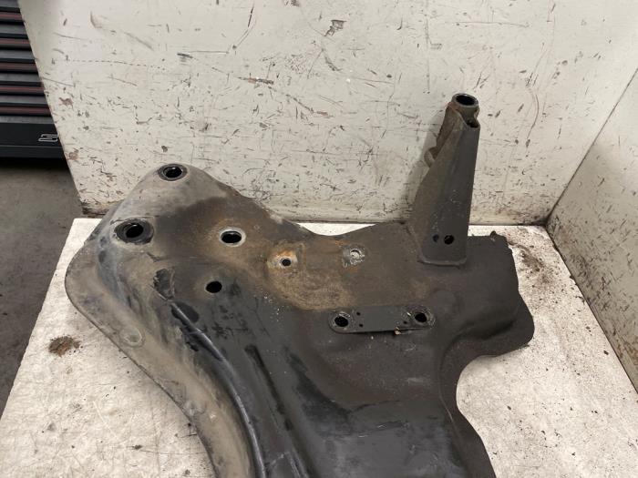 Subframe van een Peugeot Boxer (U9) 2.2 HDi 130 Euro 5 2013