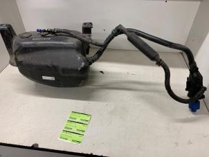 Gebruikte Tank adblue Skoda Superb Combi (3V5) 2.0 TDI Prijs € 200,00 Margeregeling aangeboden door Autodemontage van de Laar