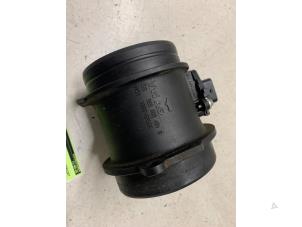 Gebruikte Luchtmassameter Audi A4 Avant (B9) 3.0 TDI V6 24V Quattro Prijs € 30,00 Margeregeling aangeboden door Autodemontage van de Laar