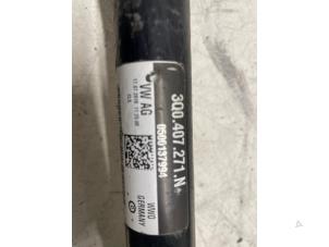 Gebruikte Steekas links-voor Skoda Superb Combi (3V5) 2.0 TDI Prijs € 150,00 Margeregeling aangeboden door Autodemontage van de Laar