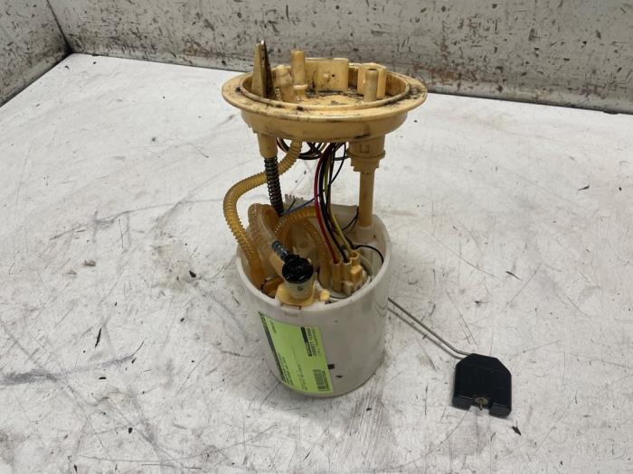 Gebruikte Tank element Pomp Skoda Superb Combi (3V5) 2.0 TDI Prijs € 120,00 Margeregeling aangeboden door Autodemontage van de Laar