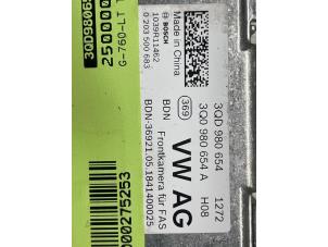 Gebruikte Camera voorzijde Skoda Superb Combi (3V5) 2.0 TDI Prijs € 125,00 Margeregeling aangeboden door Autodemontage van de Laar