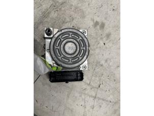 Gebruikte ABS Pomp Skoda Superb Combi (3V5) 2.0 TDI Prijs € 225,00 Margeregeling aangeboden door Autodemontage van de Laar