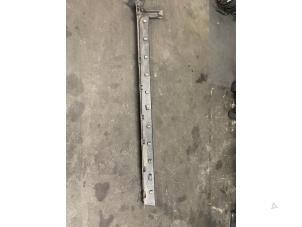 Gebruikte Sideskirt links Ford Kuga II (DM2) 1.6 EcoBoost 16V Prijs € 40,00 Margeregeling aangeboden door Autodemontage van de Laar