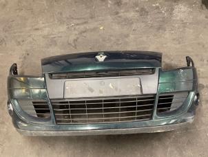 Gebruikte Voorbumper Renault Scénic III (JZ) 2.0 16V CVT Prijs € 350,00 Margeregeling aangeboden door Autodemontage van de Laar