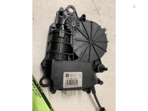 Gebruikte Sluithulpmotor achterklep BMW 3 serie Touring (F31) 318d 2.0 16V Prijs € 100,00 Margeregeling aangeboden door Autodemontage van de Laar