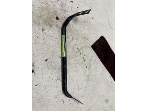 Gebruikte Steun (diversen) Renault Scénic III (JZ) 2.0 16V CVT Prijs € 25,00 Margeregeling aangeboden door Autodemontage van de Laar