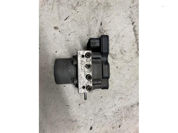 ABS Pomp van een Mercedes-Benz Citan (415.6) 1.5 108 CDI Euro 6 2018