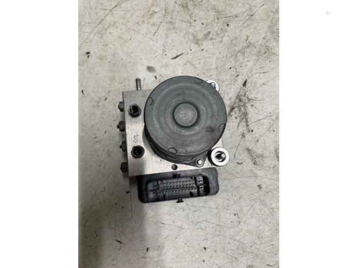 ABS Pomp van een Mercedes-Benz Citan (415.6) 1.5 108 CDI Euro 6 2018