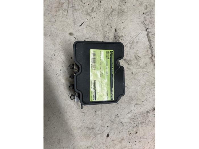 ABS Pomp van een Mercedes-Benz Citan (415.6) 1.5 108 CDI Euro 6 2018