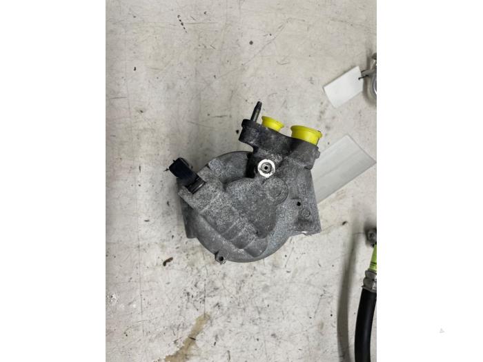 Aircopomp van een Peugeot 308 SW (L4/L9/LC/LJ/LR) 1.2 12V e-THP PureTech 130 2020