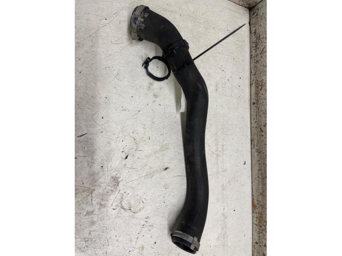 Intercooler Slang van een Peugeot 308 SW (L4/L9/LC/LJ/LR) 1.2 12V e-THP PureTech 130 2020