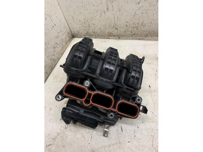 Gebruikte Inlaatspruitstuk Toyota Aygo (B40) 1.0 12V VVT-i Prijs € 65,00 Margeregeling aangeboden door Autodemontage van de Laar