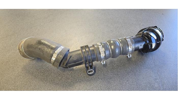 Gebruikte Intercooler Slang Renault Kadjar (RFEH) 1.5 Blue dCi Prijs € 85,00 Margeregeling aangeboden door Autodemontage van de Laar