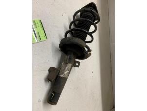 Gebruikte Voorpoot links Volvo C30 (EK/MK) 1.6 16V Prijs € 70,00 Margeregeling aangeboden door Autodemontage van de Laar