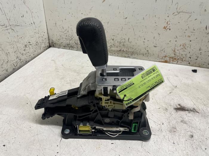 Gebruikte Versnellingspook Volvo V60 I (FW/GW) 2.4 D5 20V Prijs € 50,00 Margeregeling aangeboden door Autodemontage van de Laar