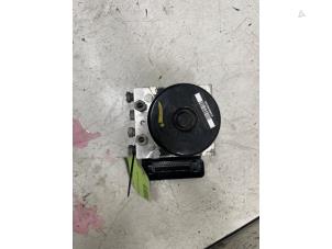 Gebruikte ABS Pomp Volvo V60 I (FW/GW) 2.4 D5 20V Prijs € 75,00 Margeregeling aangeboden door Autodemontage van de Laar