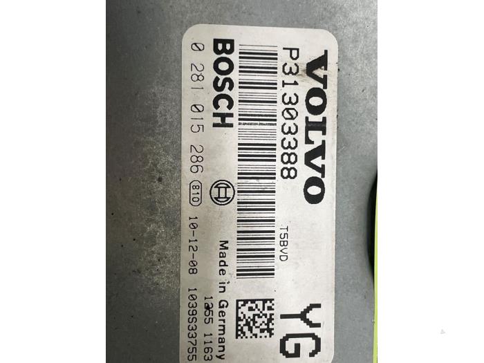 Gebruikte Computer Motormanagement Volvo V60 I (FW/GW) 2.4 D5 20V Prijs € 75,00 Margeregeling aangeboden door Autodemontage van de Laar