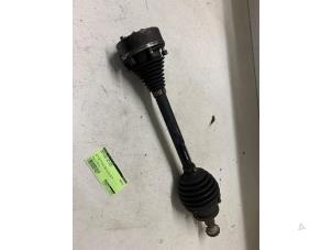 Gebruikte Aandrijfas links-voor Seat Ibiza V (KJB) 1.6 TDI 95 Prijs € 150,00 Margeregeling aangeboden door Autodemontage van de Laar