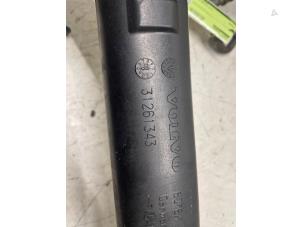 Gebruikte Intercooler Buis Volvo V60 I (FW/GW) 2.4 D5 20V Prijs € 50,00 Margeregeling aangeboden door Autodemontage van de Laar