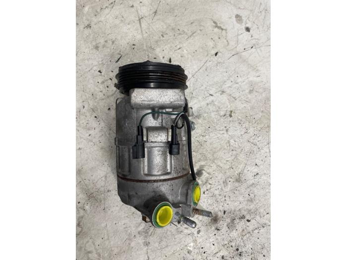 Aircopomp van een Volvo V60 I (FW/GW) 2.4 D5 20V 2011