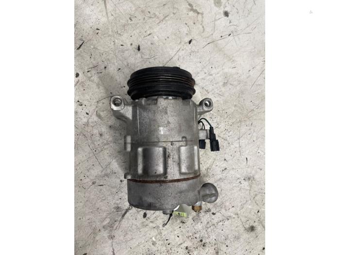 Aircopomp van een Volvo V60 I (FW/GW) 2.4 D5 20V 2011