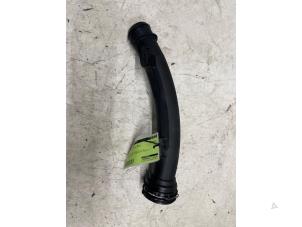 Gebruikte Intercooler Buis Opel Crossland (X) 1.2 Turbo 12V Prijs € 25,00 Margeregeling aangeboden door Autodemontage van de Laar