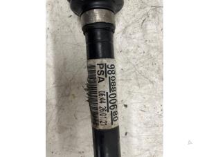 Gebruikte Homokineetas links-voor Opel Crossland (X) 1.2 Turbo 12V Prijs € 75,00 Margeregeling aangeboden door Autodemontage van de Laar