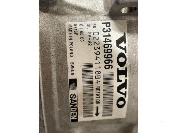 Gebruikte Pomp Airco Volvo V40 Cross Country (MZ) 1.5 T3 16V Geartronic Prijs € 100,00 Margeregeling aangeboden door Autodemontage van de Laar