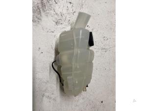 Gebruikte Expansievat Volvo V40 Cross Country (MZ) 1.5 T3 16V Geartronic Prijs € 30,00 Margeregeling aangeboden door Autodemontage van de Laar