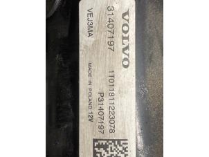 Gebruikte Startmotor Volvo V40 Cross Country (MZ) 1.5 T3 16V Geartronic Prijs € 50,00 Margeregeling aangeboden door Autodemontage van de Laar