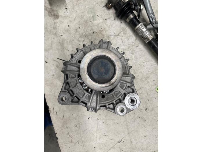 Dynamo van een Volvo V40 Cross Country (MZ) 1.5 T3 16V Geartronic 2019