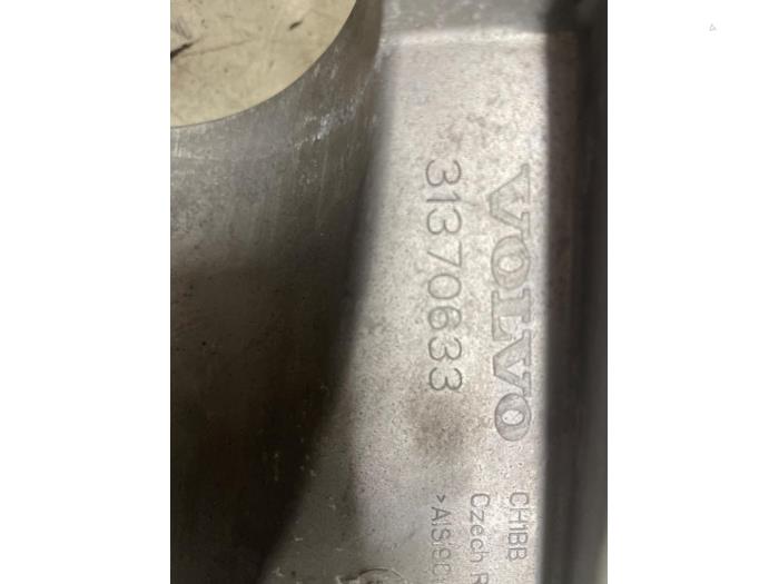 Gebruikte Motorrubber Volvo V40 Cross Country (MZ) 1.5 T3 16V Geartronic Prijs € 30,00 Margeregeling aangeboden door Autodemontage van de Laar