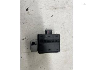 Gebruikte Stuurslot Renault Clio IV (5R) 1.6 Turbo 16V RS 200 EDC Prijs € 40,00 Margeregeling aangeboden door Autodemontage van de Laar